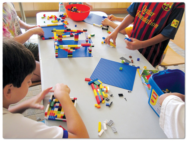 SLJ1310w_TK_Lead_LegoClub